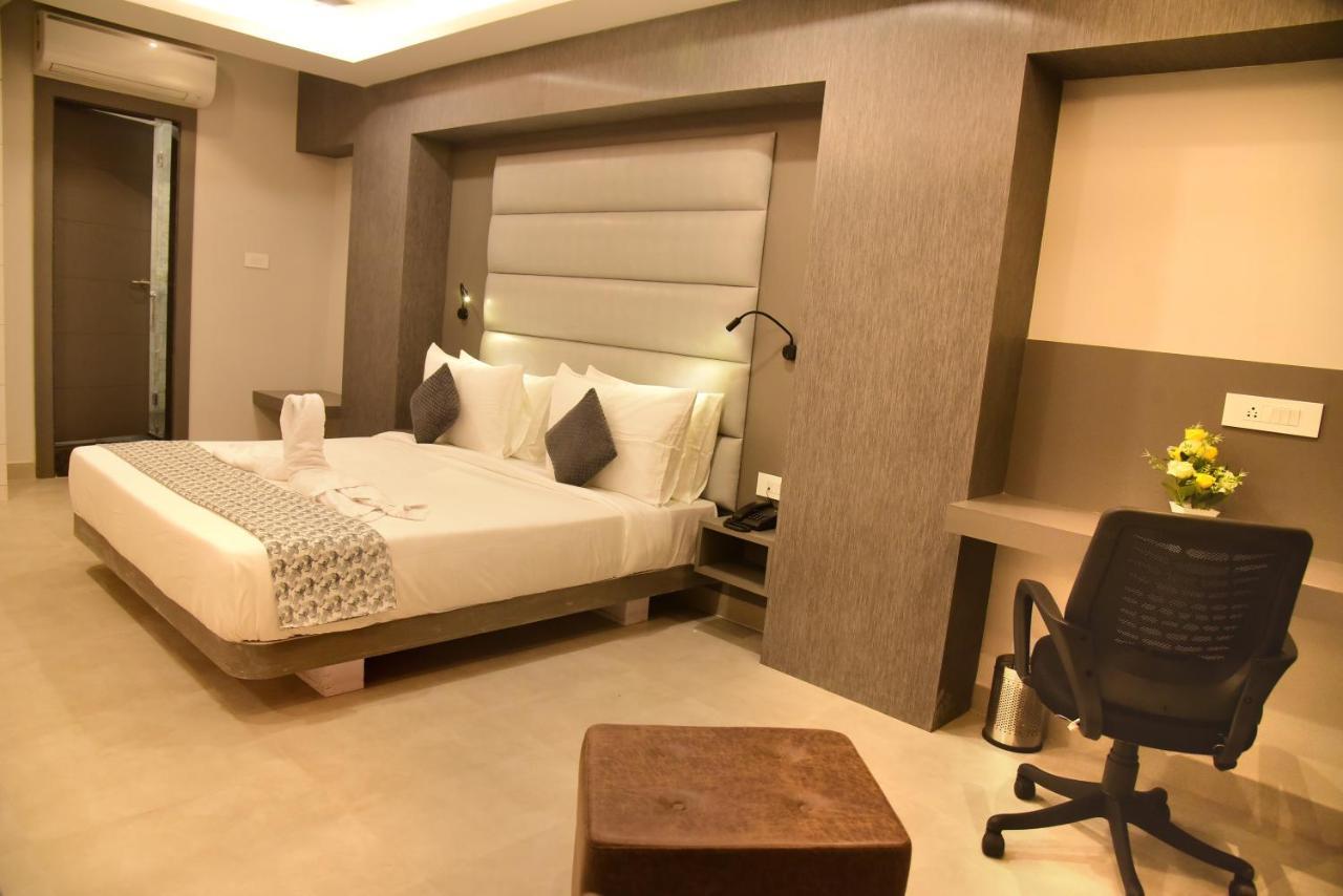 Hotel Rishiraj, Nagaon Nagaon  Kültér fotó