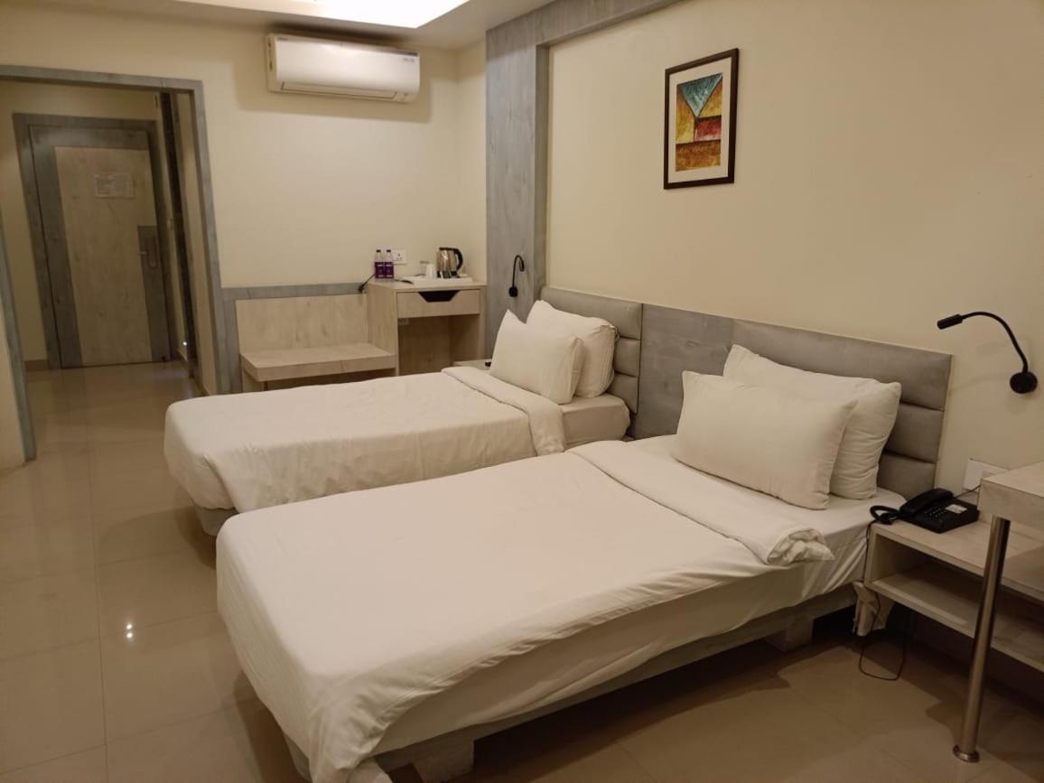Hotel Rishiraj, Nagaon Nagaon  Kültér fotó