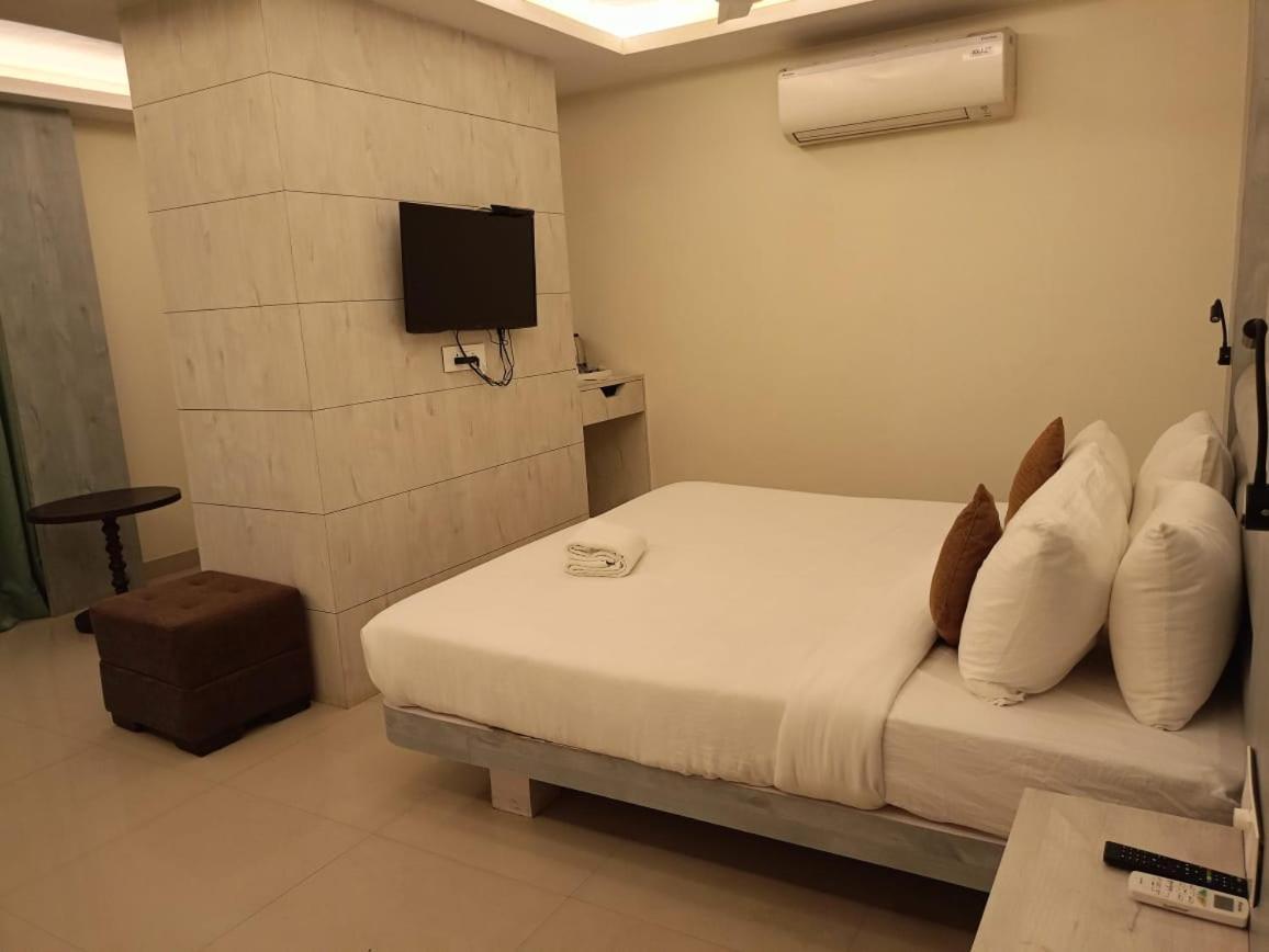 Hotel Rishiraj, Nagaon Nagaon  Kültér fotó