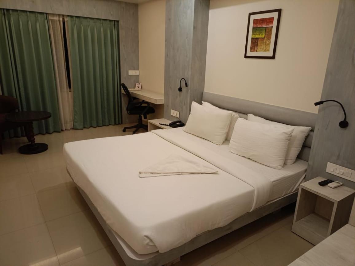 Hotel Rishiraj, Nagaon Nagaon  Kültér fotó
