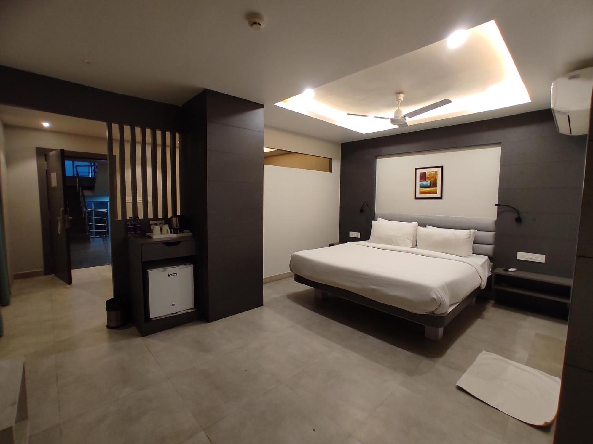 Hotel Rishiraj, Nagaon Nagaon  Kültér fotó