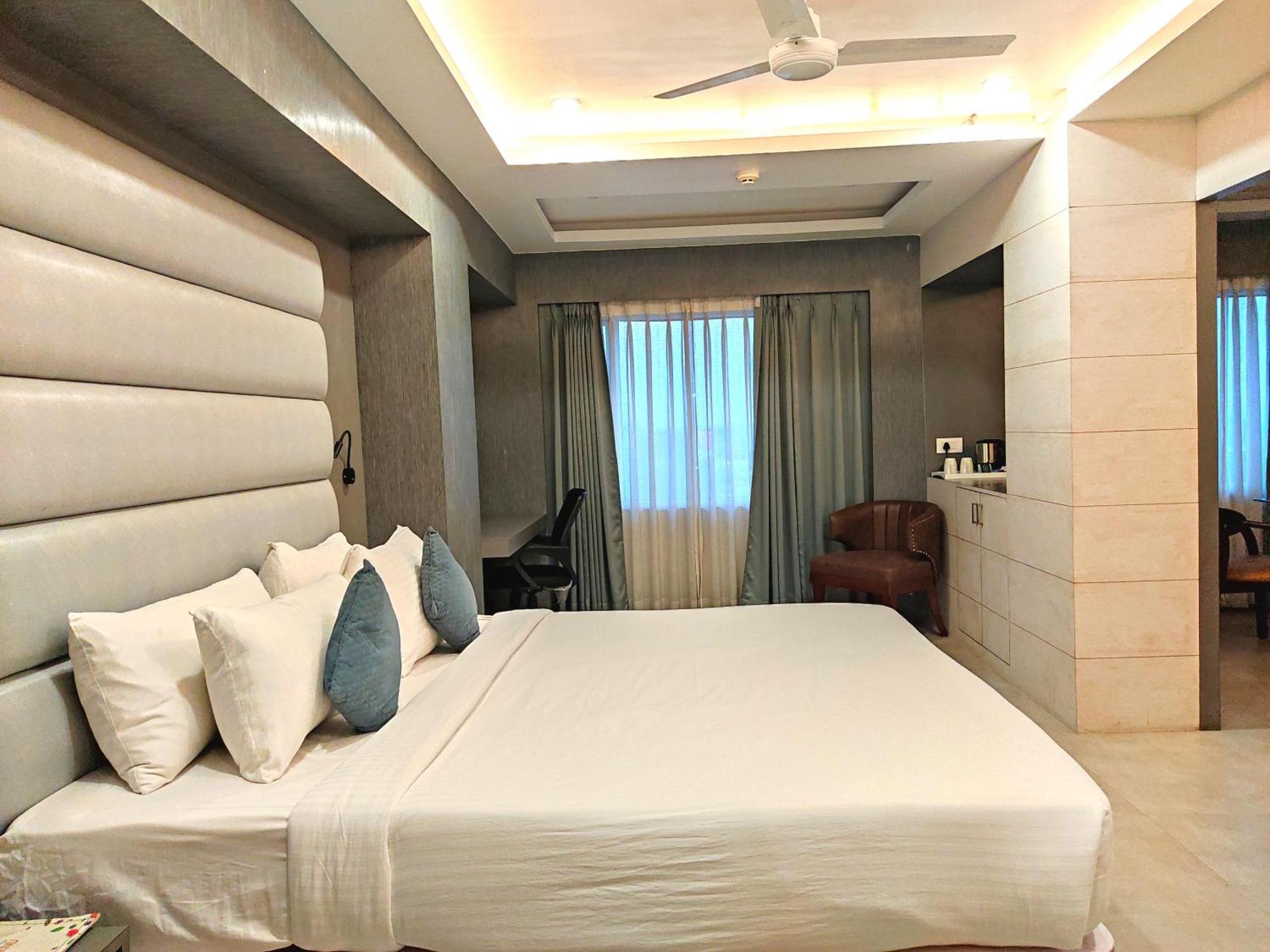 Hotel Rishiraj, Nagaon Nagaon  Kültér fotó