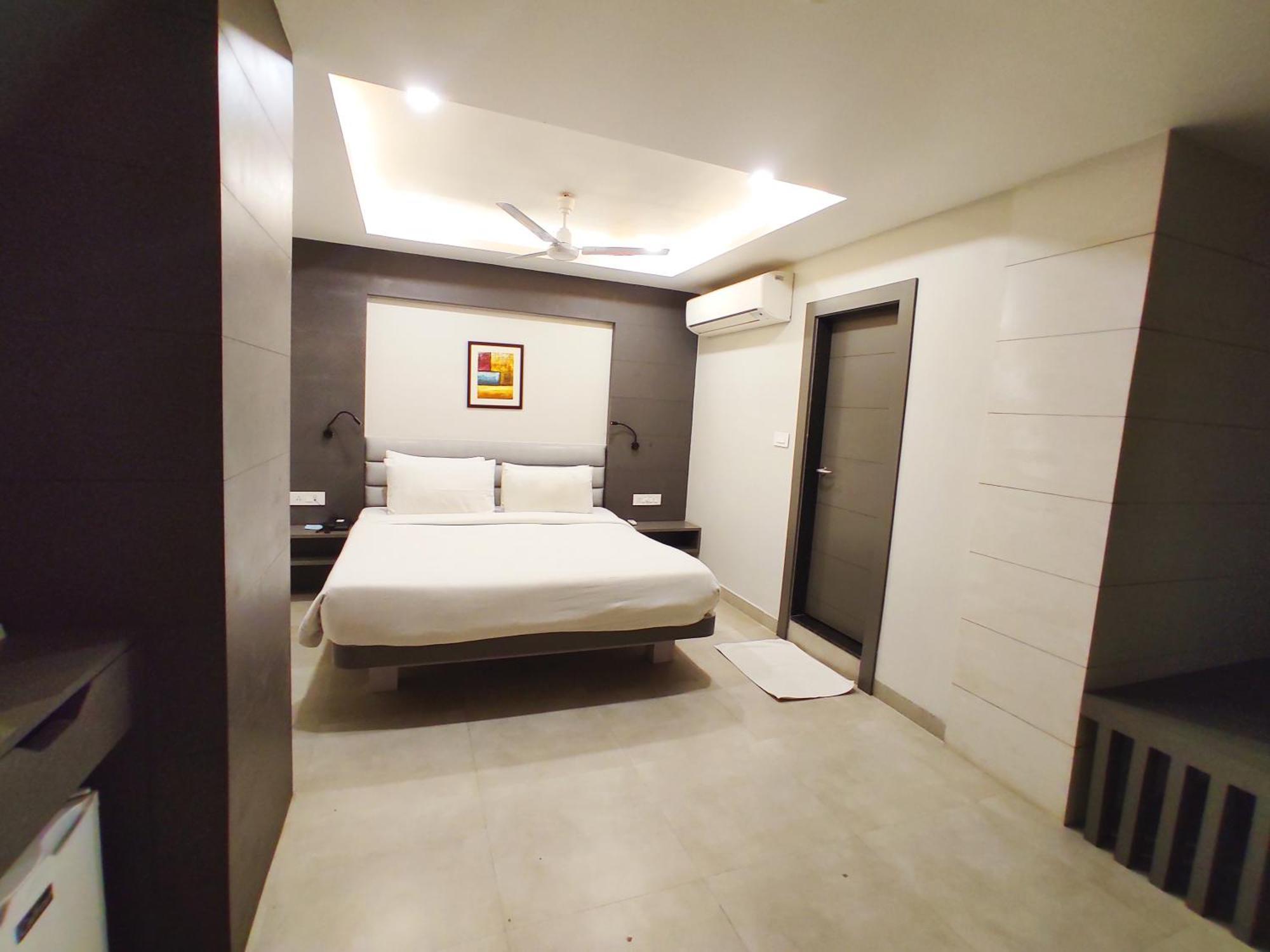 Hotel Rishiraj, Nagaon Nagaon  Kültér fotó