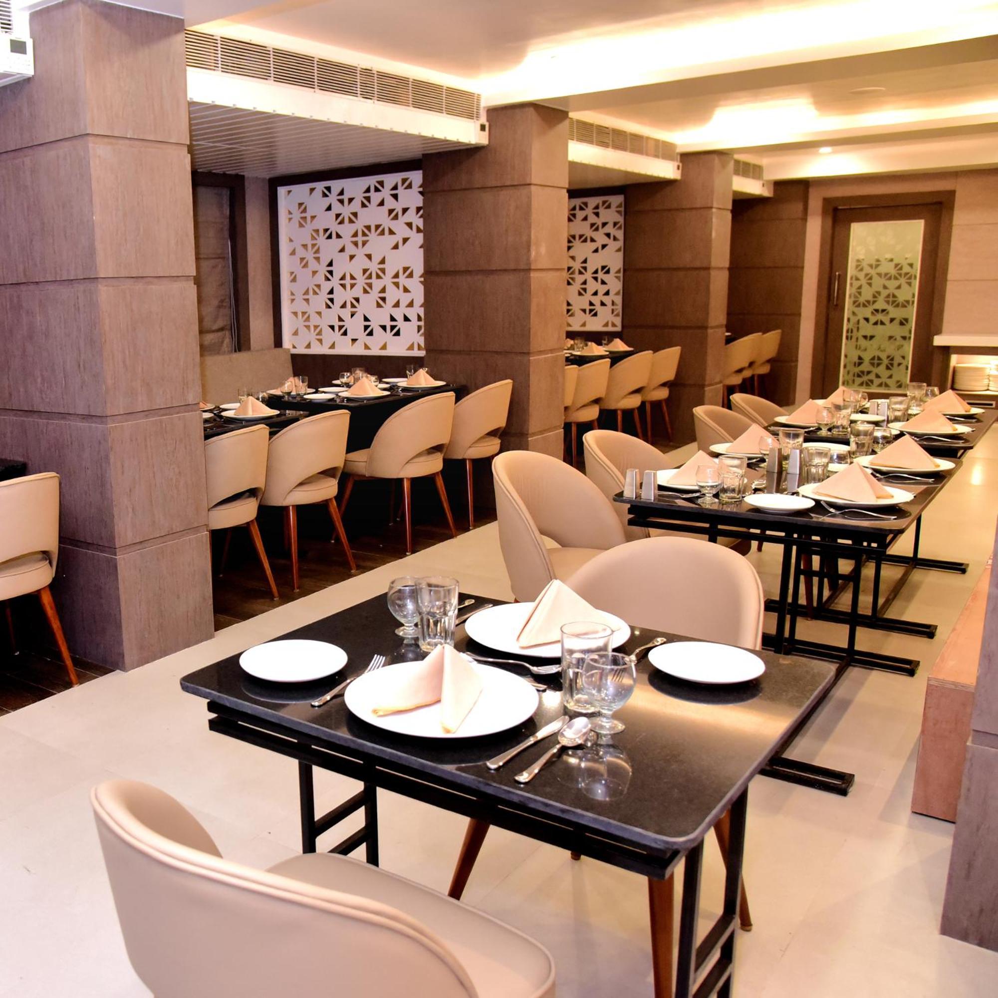 Hotel Rishiraj, Nagaon Nagaon  Kültér fotó